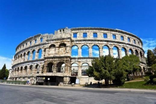 Rainbow Lägenhet Pula Exteriör bild